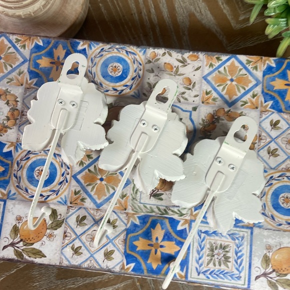 NEW! Vintage Inspired Shabby Chic French Cottage Resin Roses Wall Hook Set - Picture 7 of 8